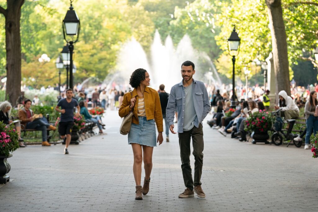 Brianna Middleton and Justice Smith in "Sharper," premiering February 17, 2023 on Apple TV+.