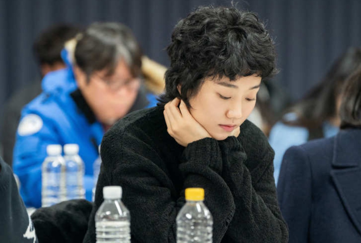 Lee Zoo-young