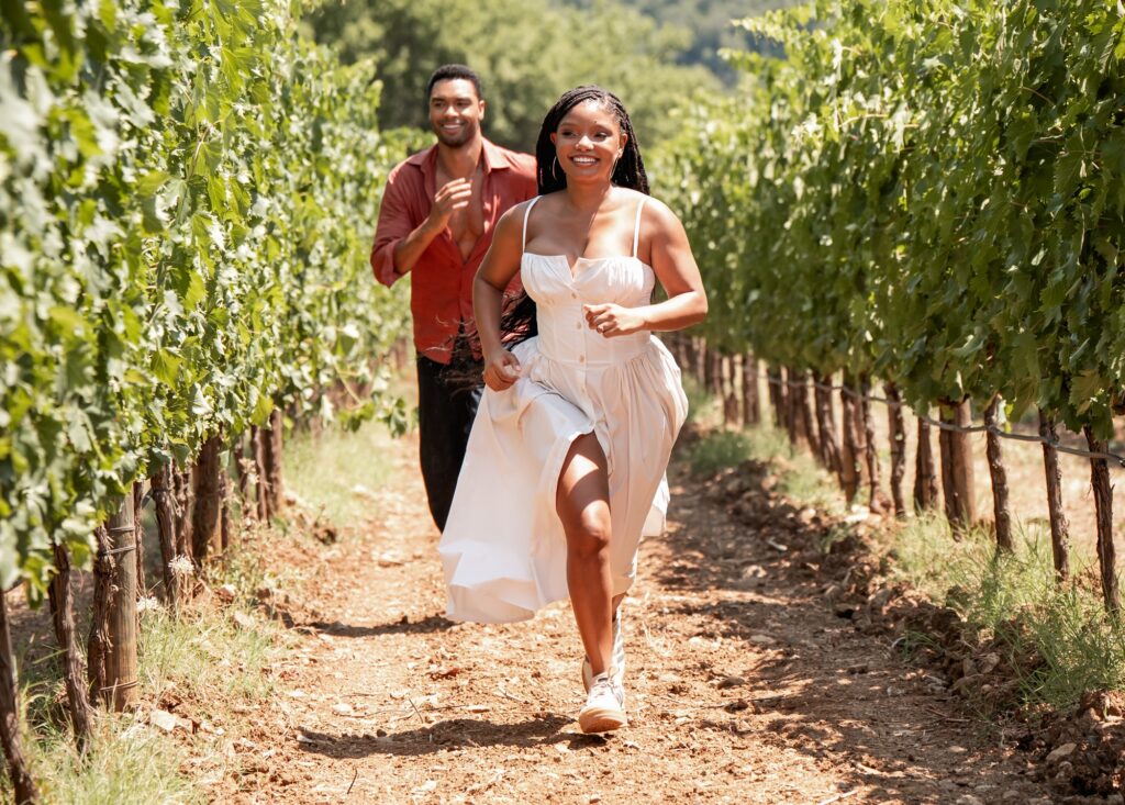 (from left) Michael (Regé-Jean Page) and Anna (Halle Bailey) in You, Me & Tuscany, directed by Kat Coiro. Photo Credit: Giulia Parmigiani/Universal Pictures
