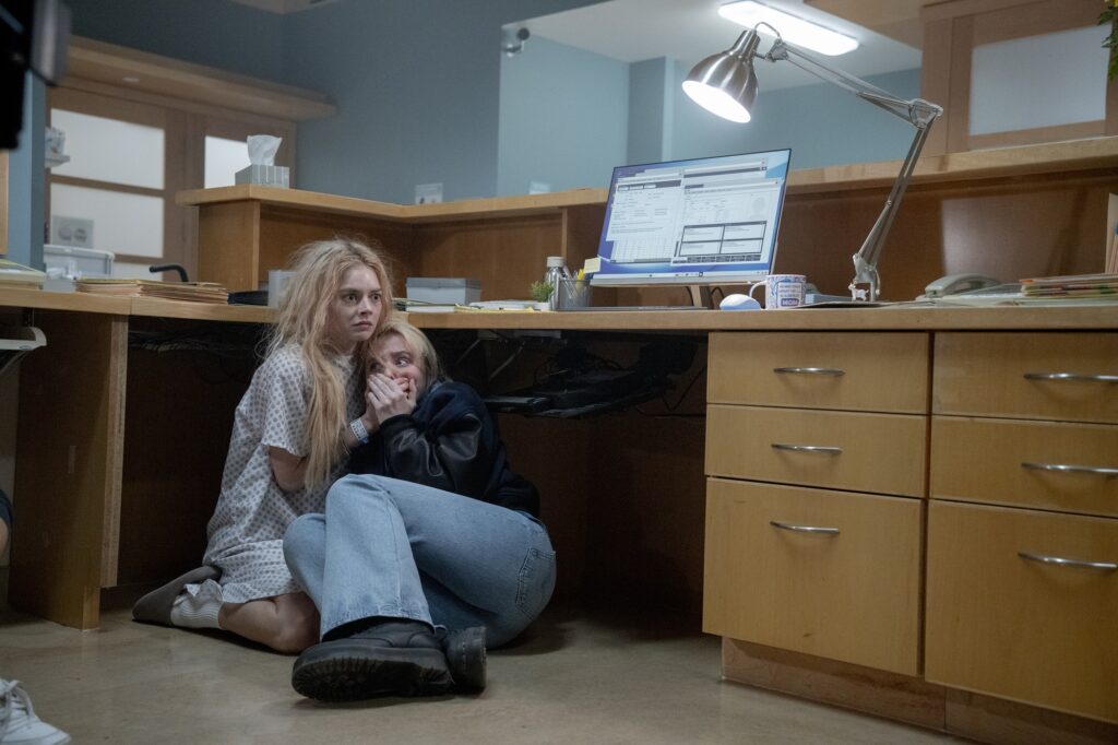 Samara Weaving and Kathryn Newton in READY OR NOT 2: HERE I COME. Photo by Searchlight Pictures/Pief Weyman, Courtesy of Searchlight Pictures. © 2025 Searchlight Pictures. All Rights Reserved.