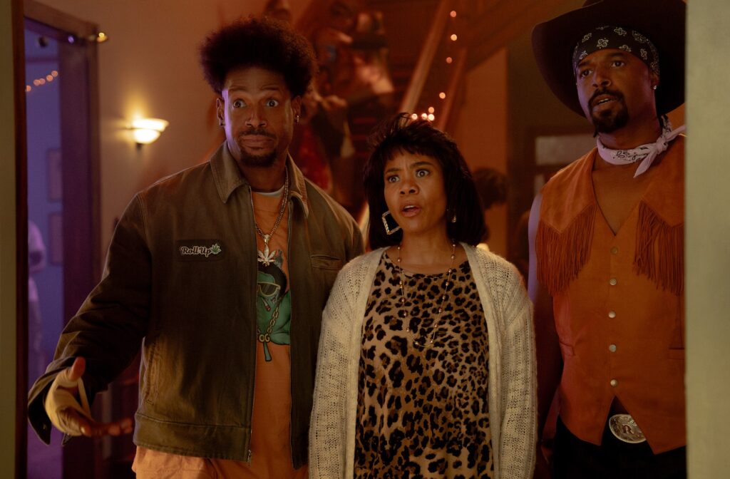 Marlon Wayans plays Shorty, Regina Hall plays Brenda and Shawn Wayans plays Ray in Scary Movie from Paramount Pictures.