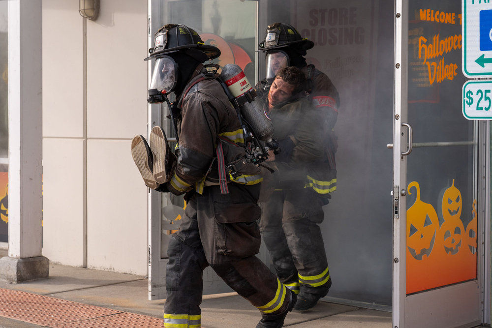 CHICAGO FIRE -- "Exit Point" Episode 1419 -- Pictured: (l-r) Jamal Akakpo as Holt, Joe Minoso as Cruz -- (Photo by: Peter Gordon/NBC)